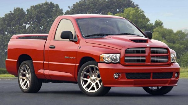 Продукт на Performance Vehicle Operations на Chrysler, американският пикап използва 8.3-литровия двигател на Dodge Viper. Суперпикапът с мощност от 500 коня смути много спортни автомобили с ускорението от 0 до 96 км/ч за само 5,3 сек и максималната скорост от 237 км/ч. Ram SRT-10 също така има също така подобрения по окачването, управлението и спирачките, за да съответстват на скоростта му.